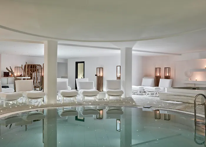 Royal Myconian - Leading Of The World Elia (Mykonos)